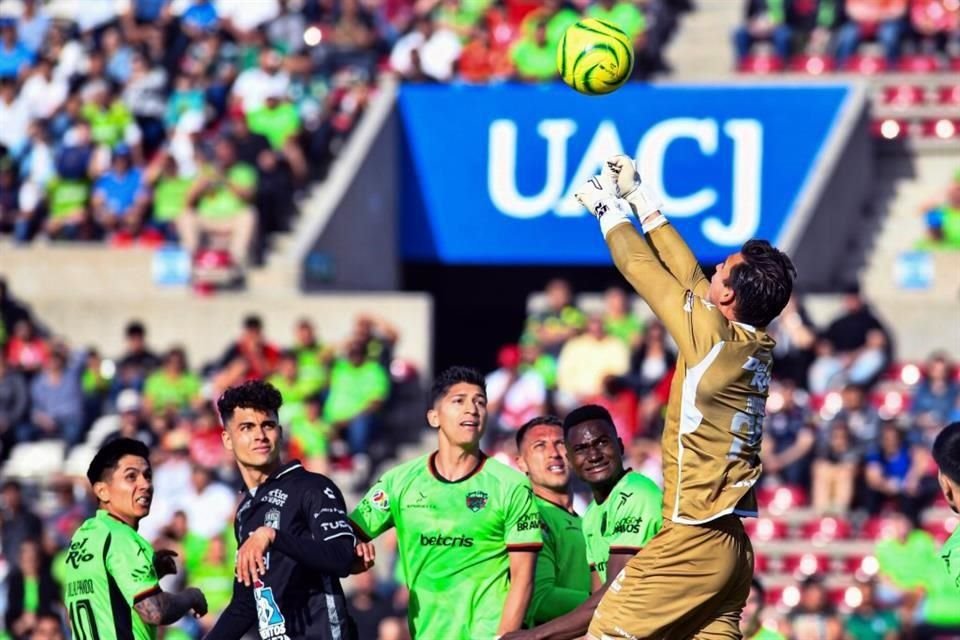 Sebastián Jurado evitó la segunda anotación de León, que le hubiera dado un lugar en el Play-in.