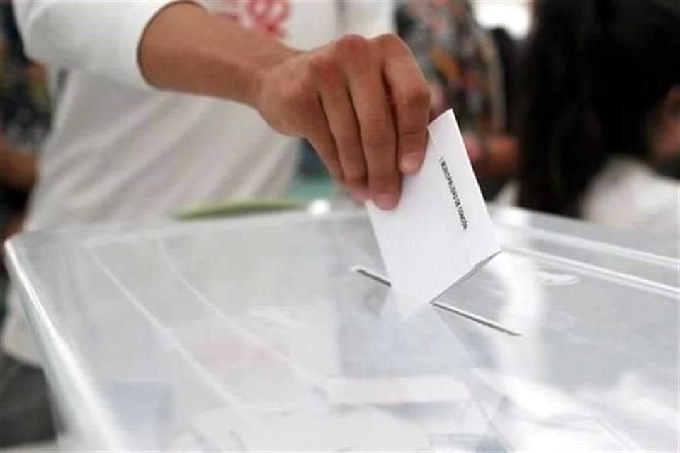 El Consejo General del INE decidió por primera vez realizar conteos rápidos para las elecciones de diputados federales y senadores.