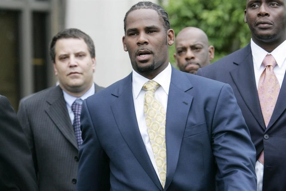 Un tribunal federal de Estados Unidos ratificó la sentencia de 20 años al cantante R. Kelly por pornografía infantil y otros delitos.