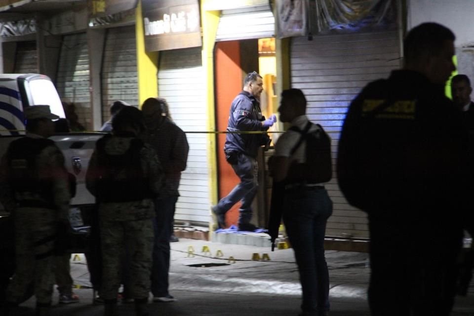Fiscalía de Jalisco confirmó que cinco hombres y una mujer atacaron al comandante.