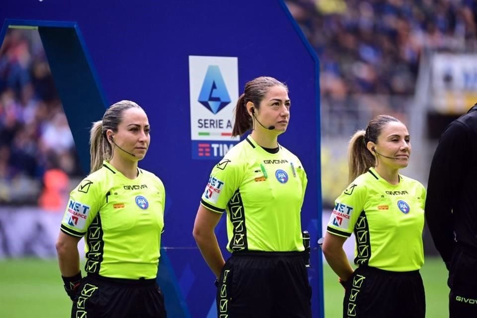 Tiziana Trasciatti, Maria Sole Ferrieri Caputi y Francesca Di Monte se convirtieron en la primera tercia arbitral femenil en la historia de la Serie A.