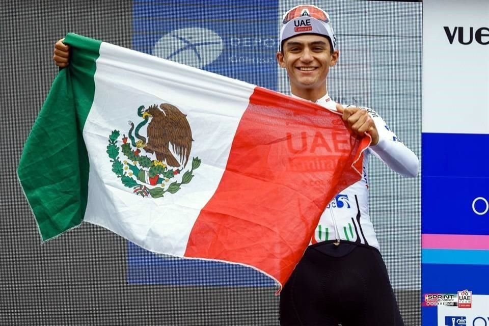 Isaac del Toro sigue creciendo en su joven carrera en el ciclismo.