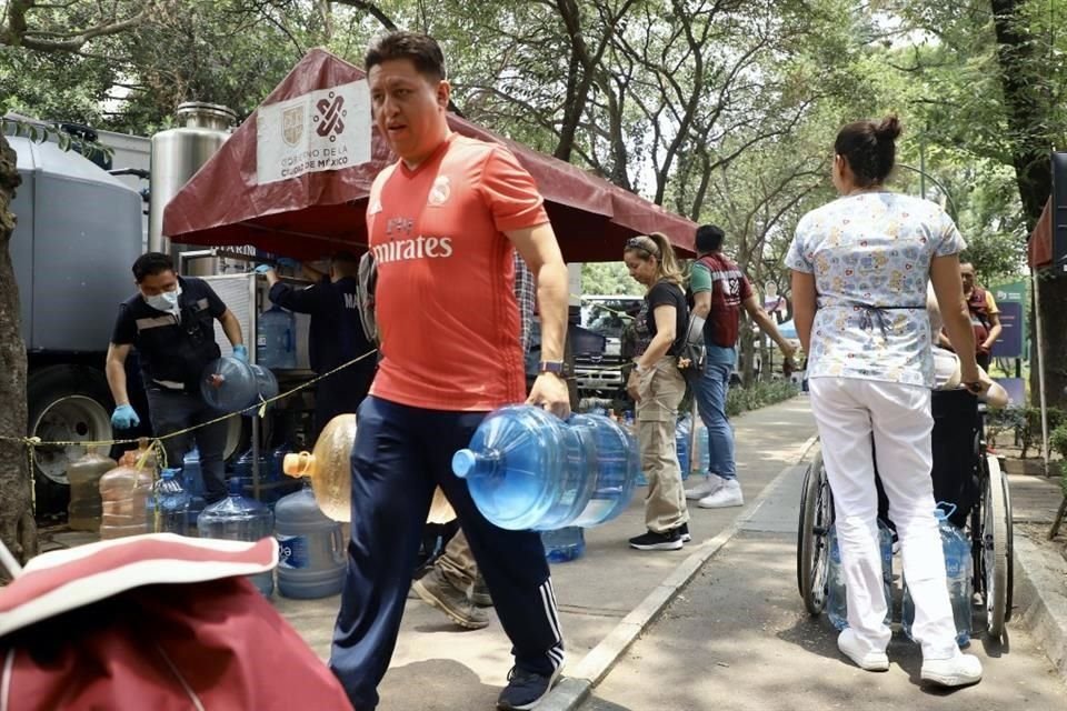 A casi un mes de comenzar problema del agua contaminada en la Benito Juárez, el Gobierno de la Ciudad dijo que desconoce queja de afectados.