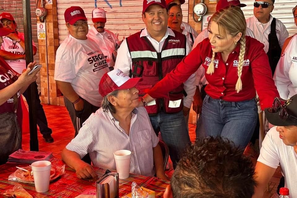 Delgadillo realizó un recorrido por calles de Tonalá.