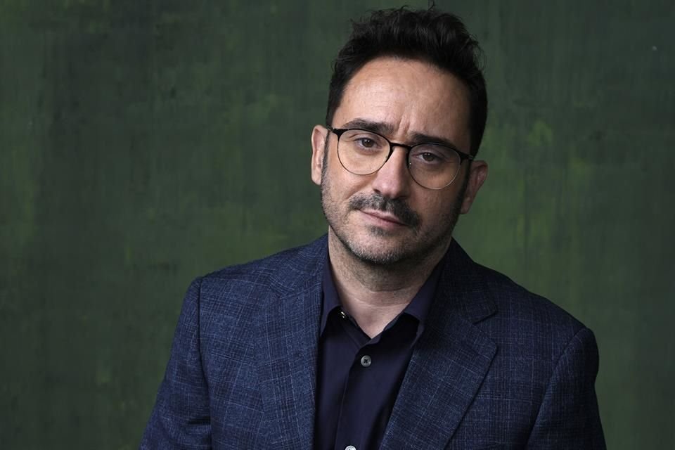 Bayona tiene 48 años.