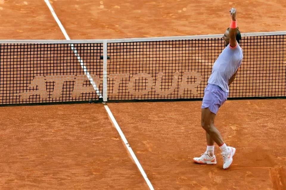 El español celebró efusivo su triunfo ante Pedro Cachín.