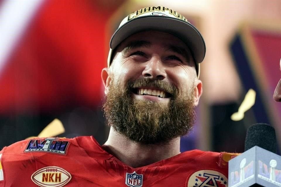 El tres veces campeón del Super Bowl, Travis Kelce, ha firmado una extensión de dos años con los Chiefs por 34.2 millones de dólares y 17 garantizados.