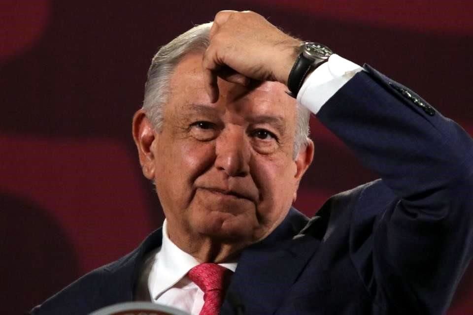 En su conferencia matutina del 15 de abril, AMLO habló del debate presidencial y presumió obras y programas gubernamentales.