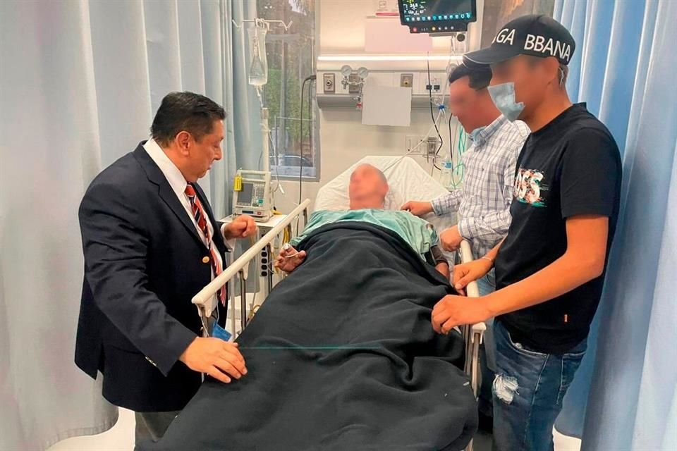 El Fiscal de Morelos visitó el hospital donde estaba el Obispo Salvador Rangel.