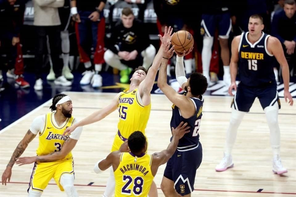Jamal Murray encestó en los segundos finales para eliminar a los Lakers.