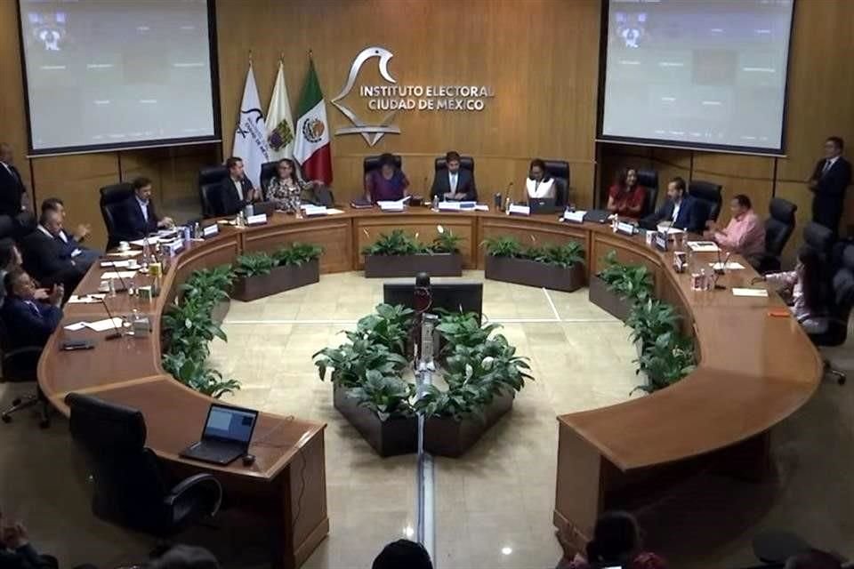 Durante la sesión Ordinaria del Consejo General del IECM, consejeros denunciaron haber sufrido amenazas de muerte.