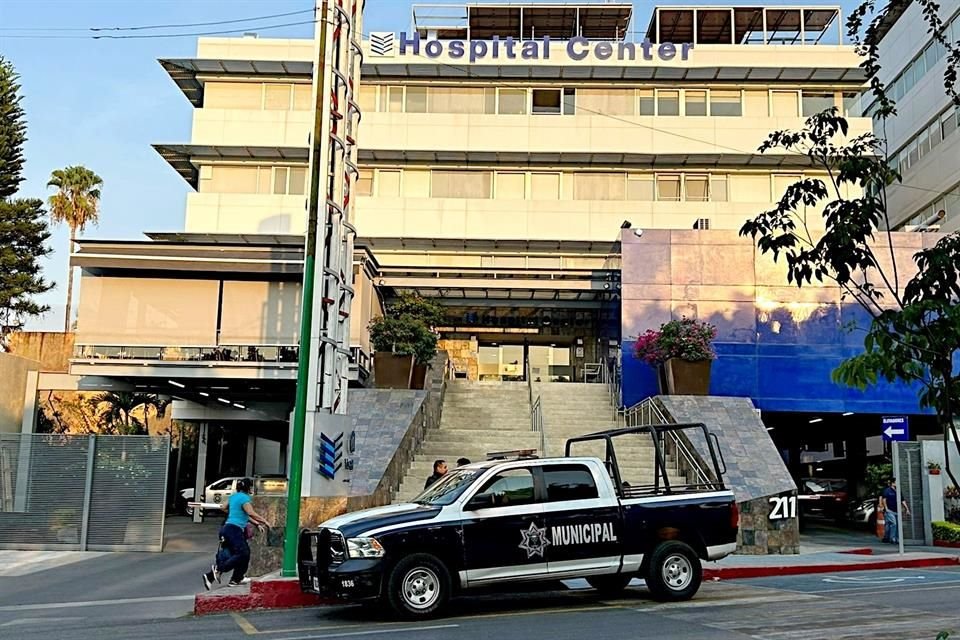 Un comando irrumpió en un hospital privado de Cuernavaca para rematar a un hombre que fue baleado el sábado y estaba en terapia intensiva.