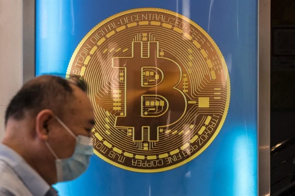 El bitcoin registró un rendimiento negativo de casi 16 por ciento en abril.