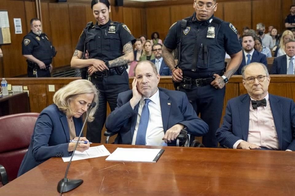 El abogado defensor de Weinstein, Arthur Aidala, dijo que su cliente asistía a la audiencia a pesar de que el hombre de 72 años había estado hospitalizado.