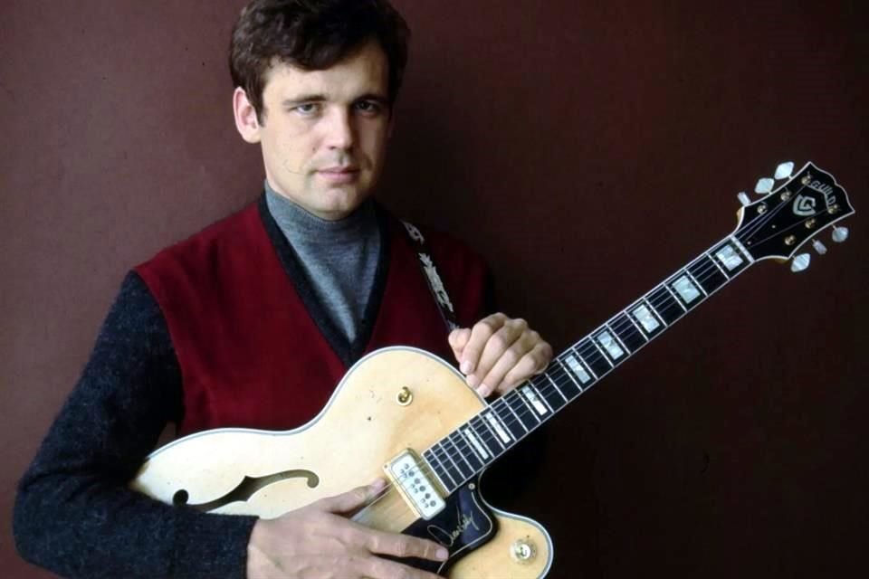 Duane Eddy, el legendario guitarrista responsable de éxitos como 'Rebel Rouser', falleció este miércoles en Tennessee, a los 86 años.