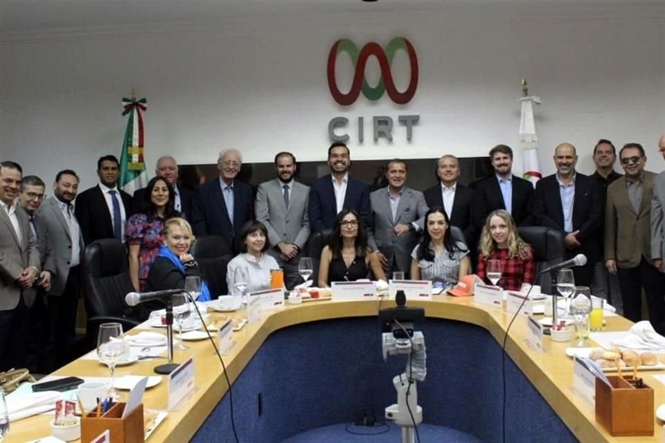 Antes de la queja de la CIRT contra MC, el candidato presidencial del partido, Jorge Máynez, se reunió con los integrantes de radio y televisión.