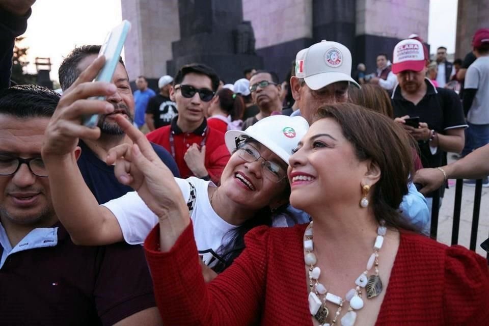 Con motivo del Día del Trabajo, Clara Brugada se reunión con trabajadores.