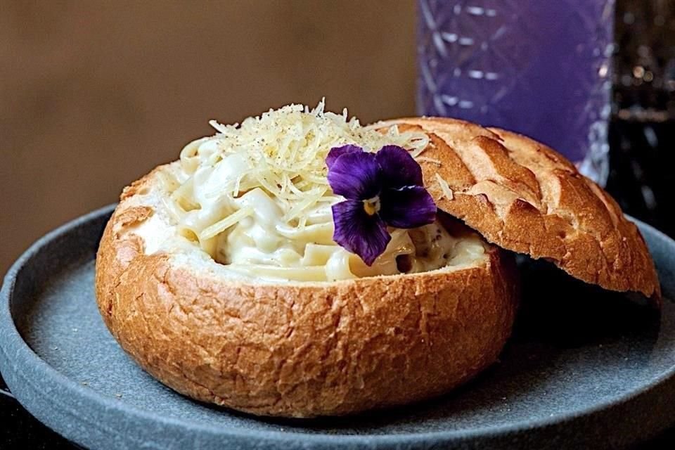 Este fettuccine hará que babees y entiendas por qué Atípico es un lugar ideal para encender tu paladar.