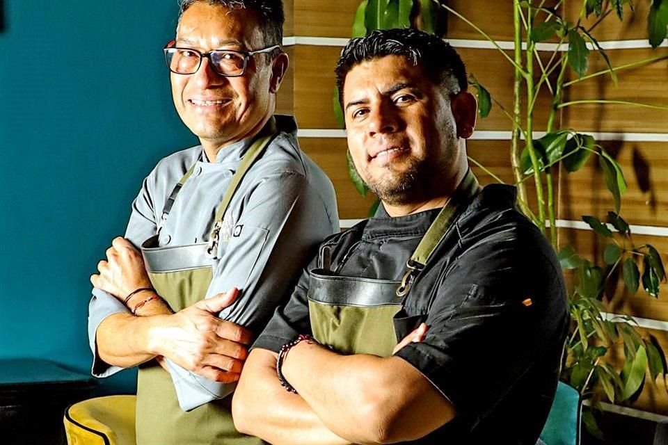 Los dos chefs de la Terraza del Restaurante Santino, Julián Martínez y Juan Carlos Girón, nos comparten sus carreras, secretos y éxitos.