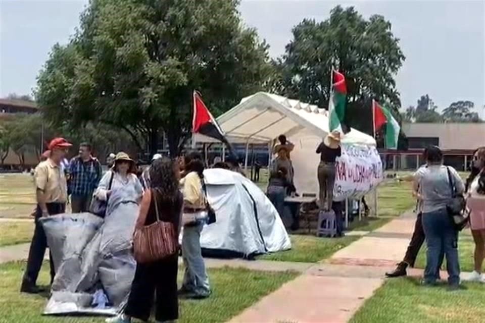 Alumnos y académicos de la UNAM instalaron un plantón pro Palestina y en protesta a las acciones del Gobierno de Israel.