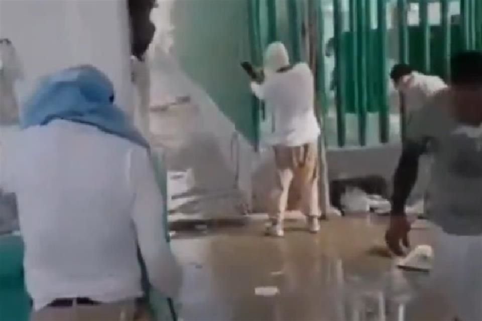 Un nuevo motín se registró en Cereso de la Pila, en SLP, donde internos piden destitución del director del penal, según videos difundidos.