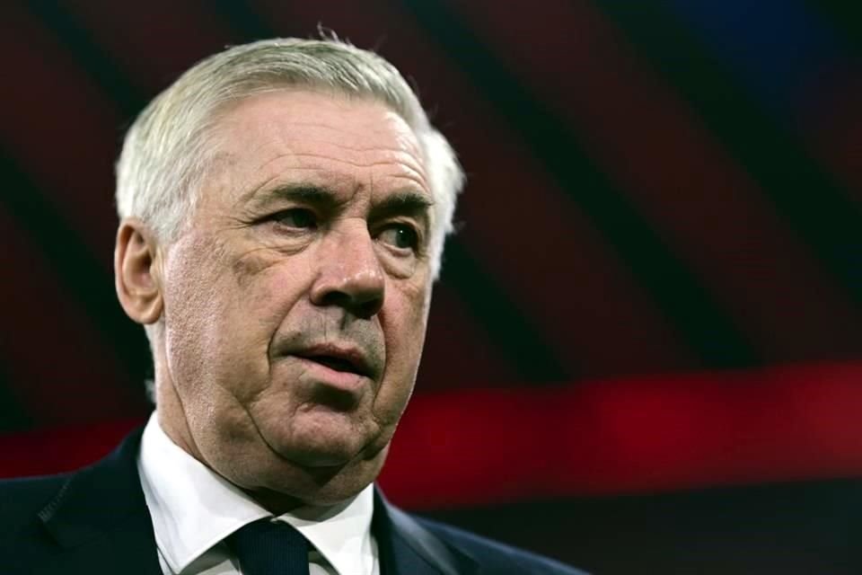 Ancelotti se alegra con el regreso del portero.