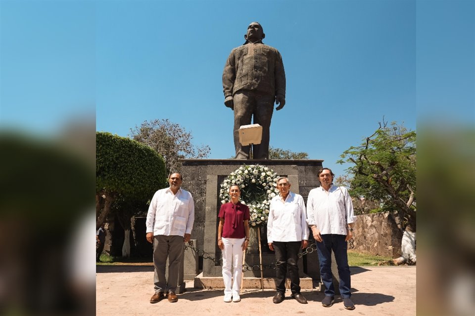 En Michoacán, Sheinbaum se reunió con Cuauhtémoc Cárdenas, y en mitin posterior dijo que el Ingeniero merece un gran reconocimiento.
