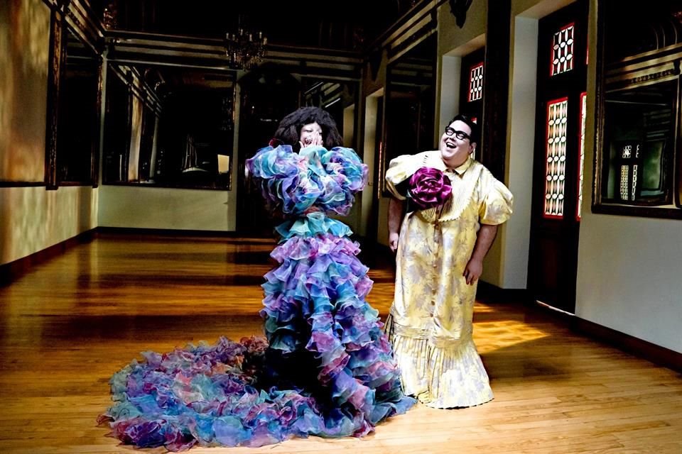 Con un vestido volátil de una gran cauda y una paleta de colores que te remite a un cuento de hadas, Pineda unió el ADN de su firma con la temática del Met.