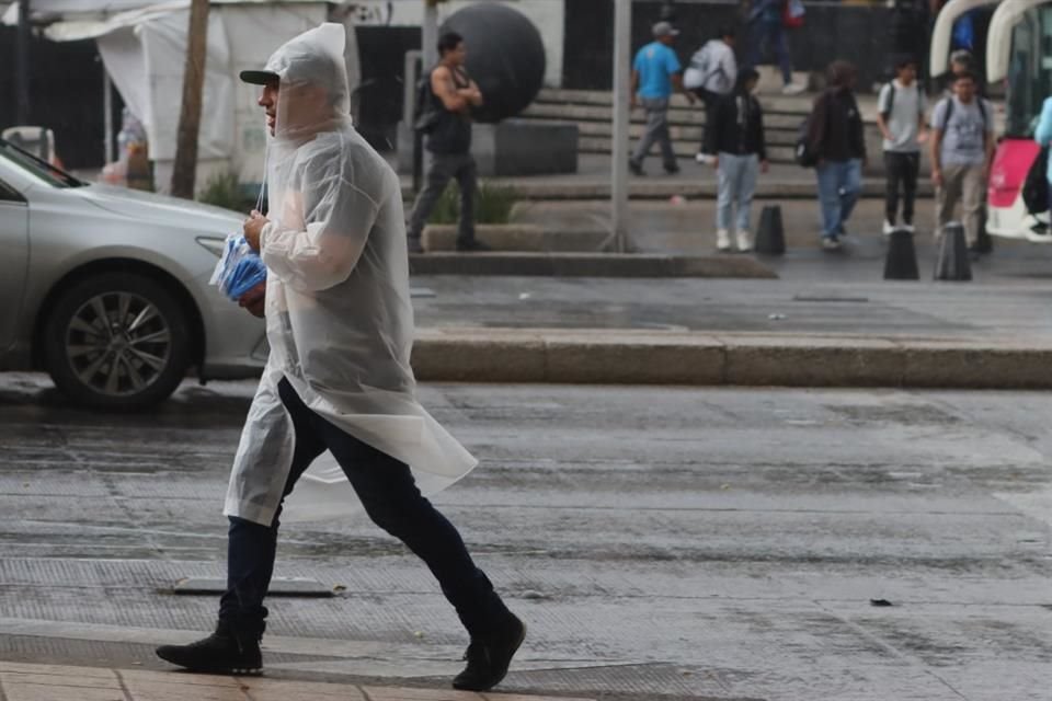 En algunos puntos del norte y el centro de la Ciudad tuvieron lugar lluvias ligeras, las cuales, no implicaron una reducción drástica en la presencia del ozono.