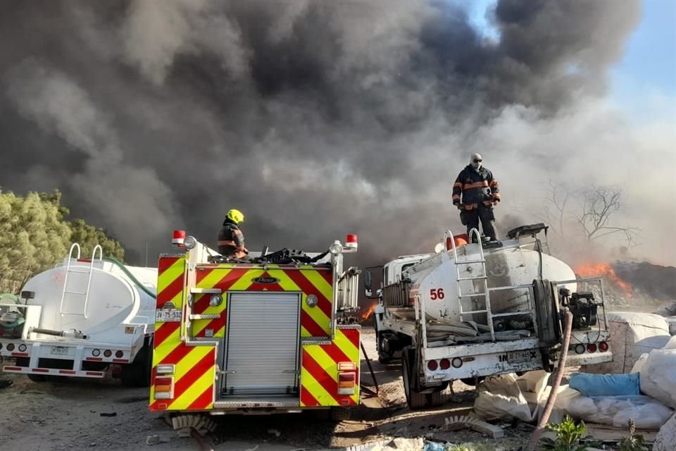 En el combate del sinistro apoyó la Unidad de Protección Civil y Bomberos del Estado.