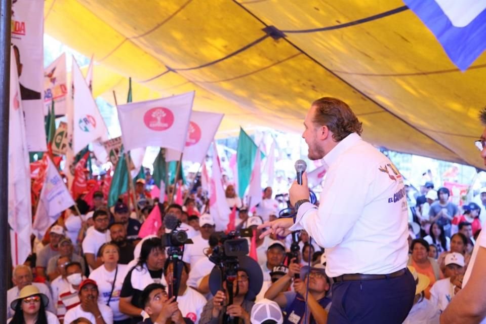 El candidato Santiago Taboada realizó un recorrido en pueblos originarios de la Alcaldía Tláhuac.