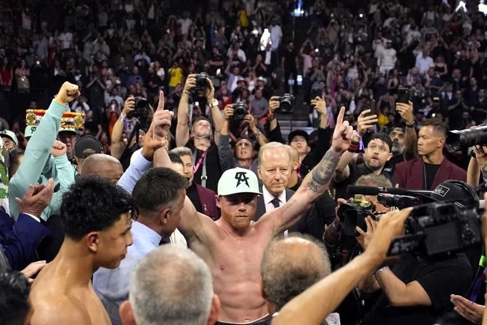 Canelo se llevó la victoria.