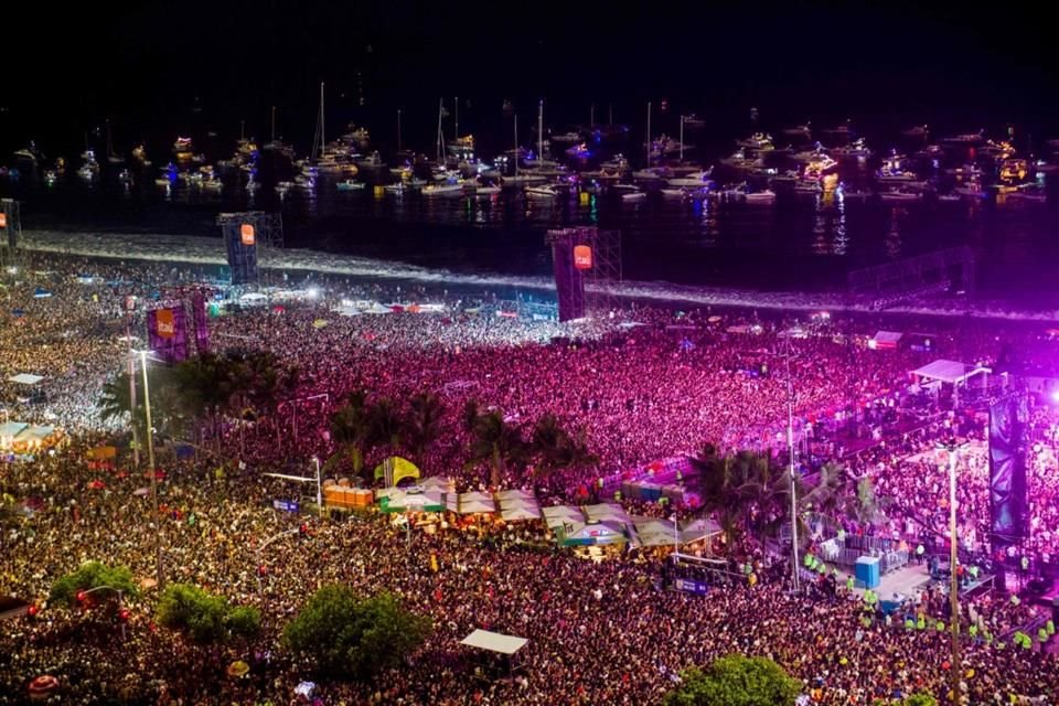 La multitud disfrutó una jornada calurosa y de buen ánimo en la ciudad brasileña.