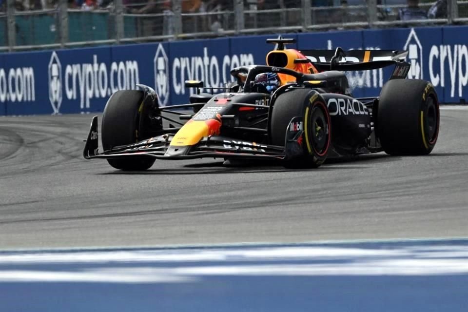 Max Verstappen pasó algunos problemas con su auto y se tuvo que conformar con el segundo puesto.