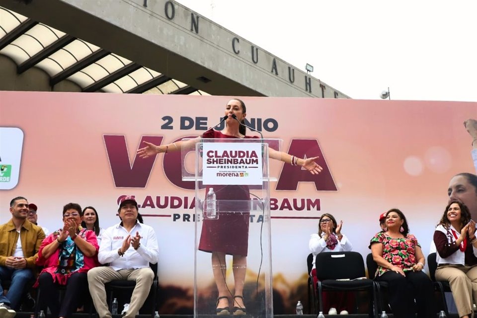 Claudia Sheinbaum, candidata presidencial por Morena, aseguró que es falso que su movimiento quiera desaparecer el INE y que sea autoritario por buscar que ministros sean electos por voto popular 