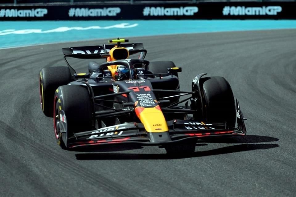Sergio Pérez sumó puntos importantes tras subir al cuarto lugar del Gran Premio de Miami para mantenerse sublíder en la F1.