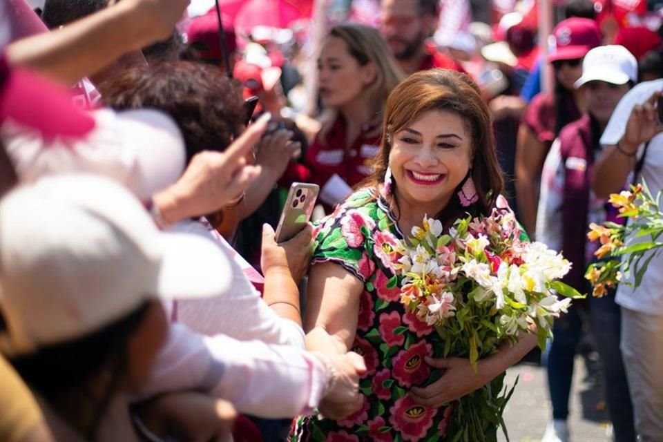 Acompañada por Sheinbaum, Brugada recorrió ayer cuatro alcaldías de la CDMX.