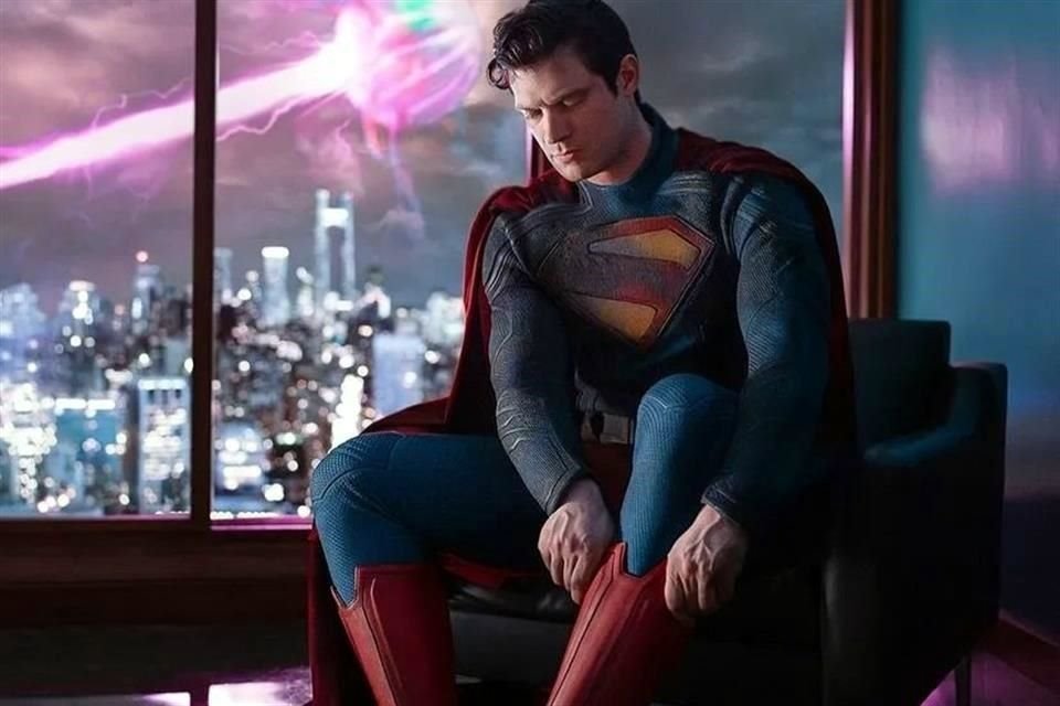 El cineasta James Gunn, director de la próxima película de Superman, ofreció el primer vistazo oficial de David Corenswet como el Hombre de Acero.