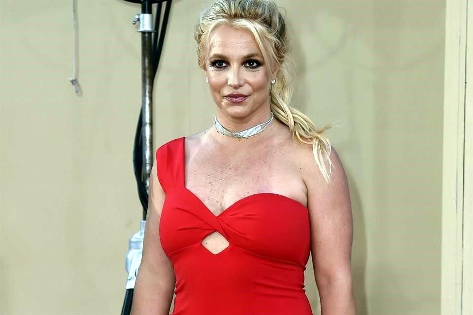 Luego de que surgieran reportes de que Britney Spears supuestamente tuvo un 'colapso mental' la semana pasada, la cantante lo negó en redes.