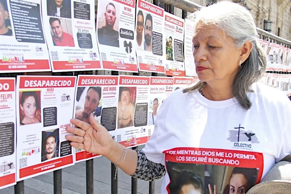 Aunque el Gobierno quita las fichas de búsqueda, María de Lourdes vuelve a poner la foto de sus hijos, pues asegura, no descansará Hasta Encontrarles.