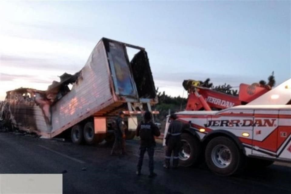 Las autoridades reportaron dos nuevos bloqueos carreteros.