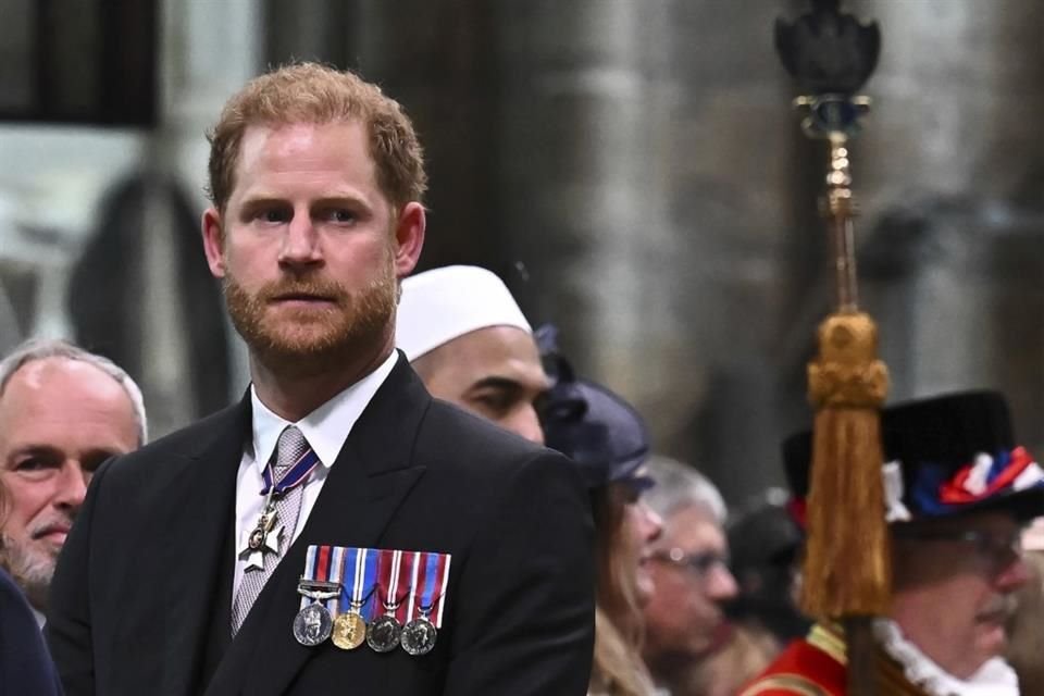 El Príncipe Enrique, llegó a Londres el martes para un evento benéfico, pero no verá a su padre, el Rey Carlos III.