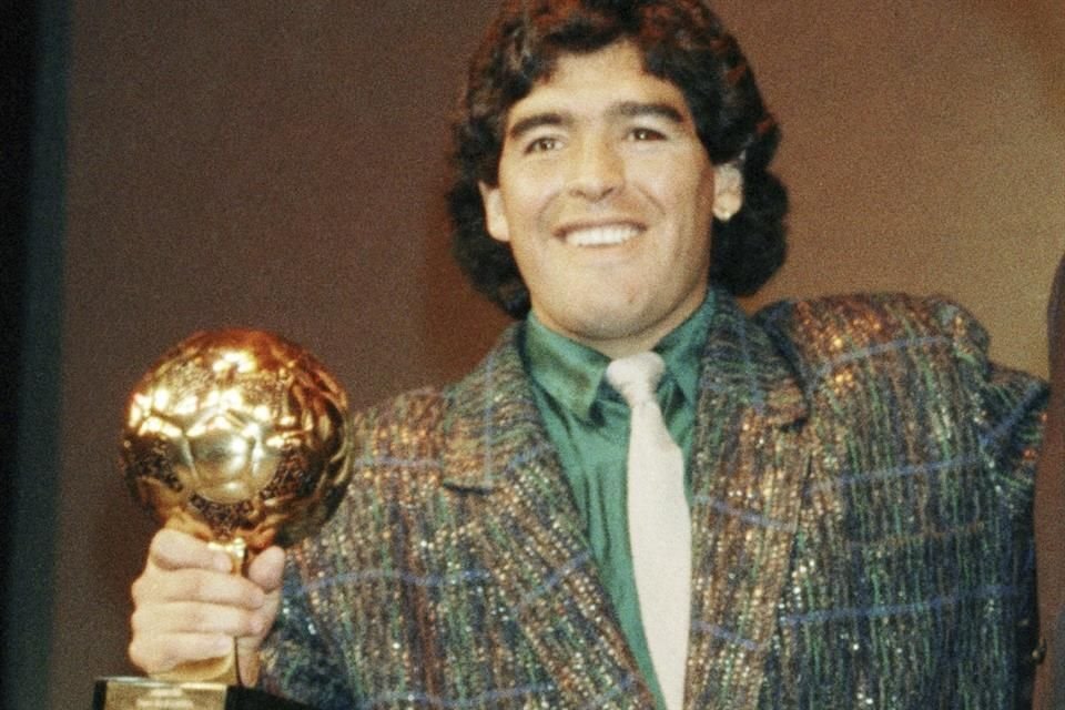 El Balón de Oro de Diego Armando Maradona obtenido en el Mundial de 1986, que alguna vez fue robado, ahora será subastado en París.