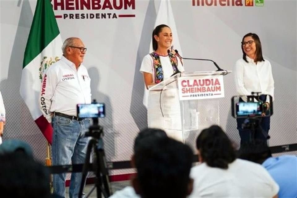 La candidata presidencial de Morena-PT-PVEM ofreció conferencia de prensa en la ciudad de Campeche.