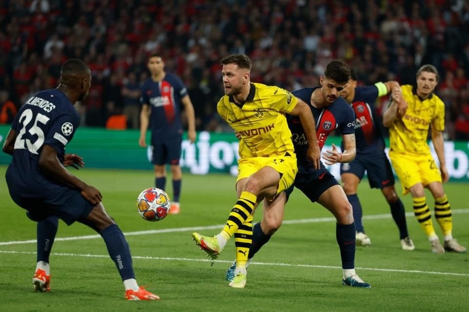 Borussia Dortmund aguantó 180 minutos sin recibir gol.