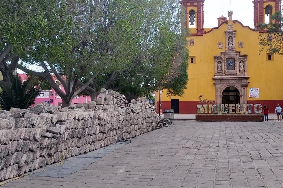Además, el barrio goza de resguardo como Patrimonio Mundial de la UNESCO, al encontrarse dentro del perímetro de protección principal del llamado Camino Real de Tierra Adentro.