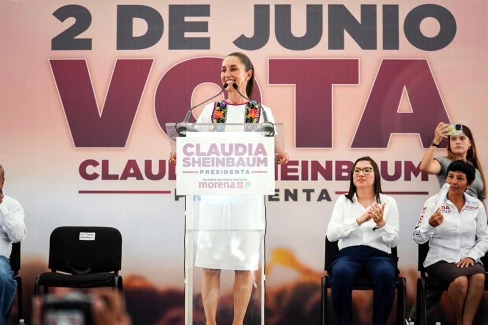 La candidata en su mitin en la Plaza de la República.