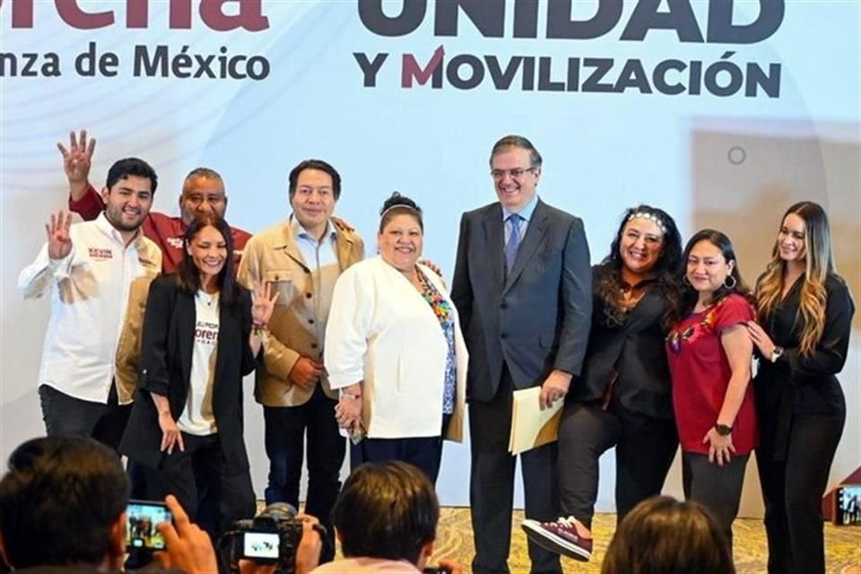 Los morenistas en la conferencia para anunciar la iniciativa.