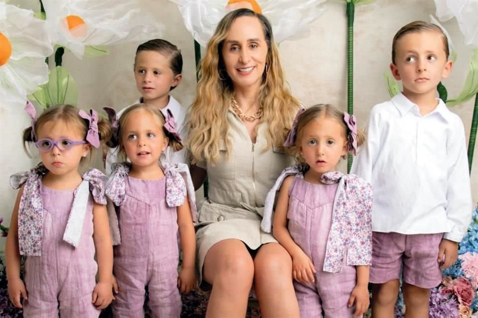 Lucía Martínez de la Vega, Isabel Martínez de la Vega y Pablo Martínez de la Vega, con Mónica Martínez, Maite Martínez de la Vega y Emilio Martínez de la Vega