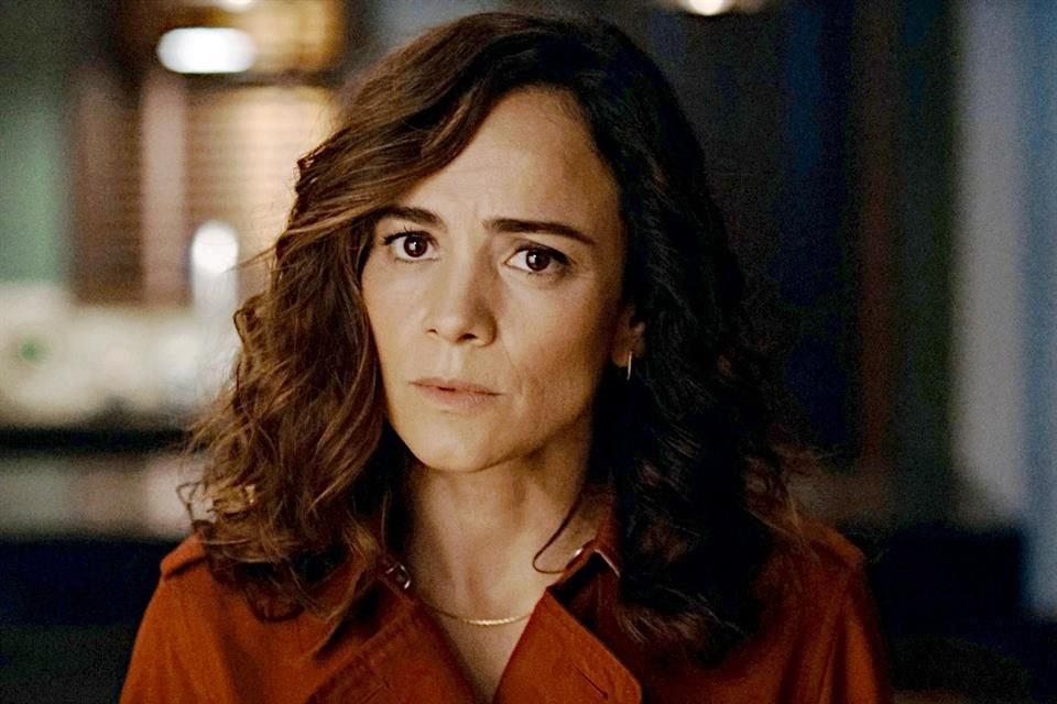 Alice Braga forma parte de la vida del protagonista en uno de los universos.